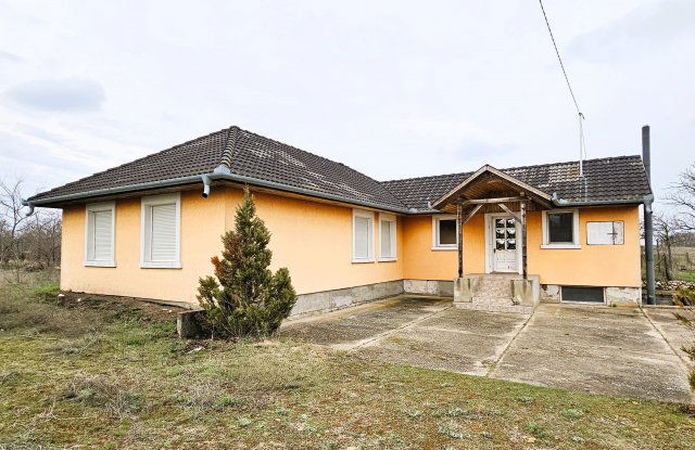 Eladó családi ház, Kiskunhalason 28.75 M Ft, 4 szobás