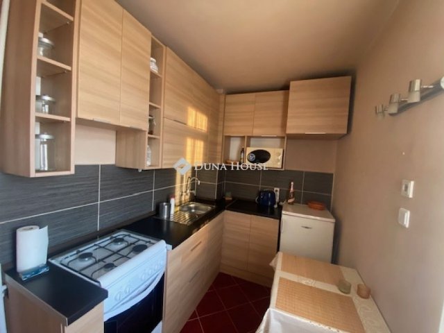 Kiadó panellakás, albérlet, Pécsett 180 E Ft / hó, 2 szobás