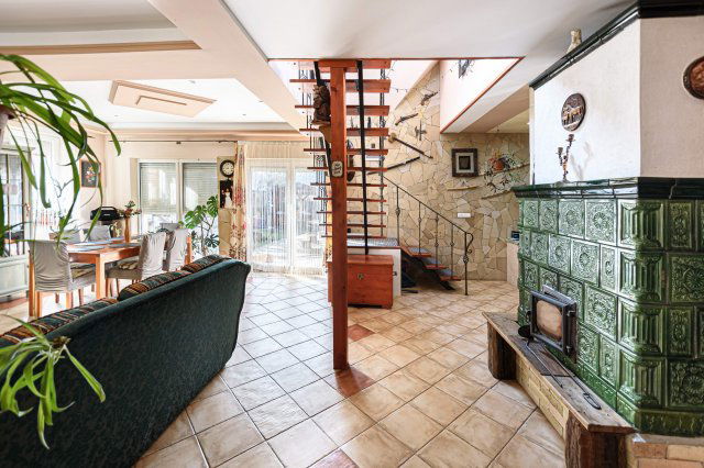 Eladó családi ház, Budajenőn 154.9 M Ft, 6 szobás
