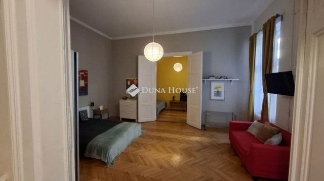 Eladó téglalakás, Budapesten, VI. kerületben 105 M Ft, 2 szobás