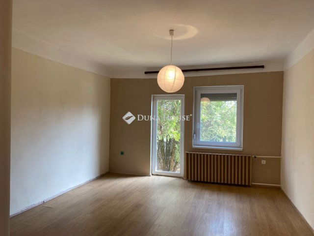 Eladó családi ház, Száron 59.9 M Ft, 3 szobás