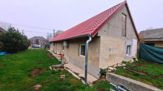 Eladó családi ház, Soponyán 31.9 M Ft, 2+2 szobás