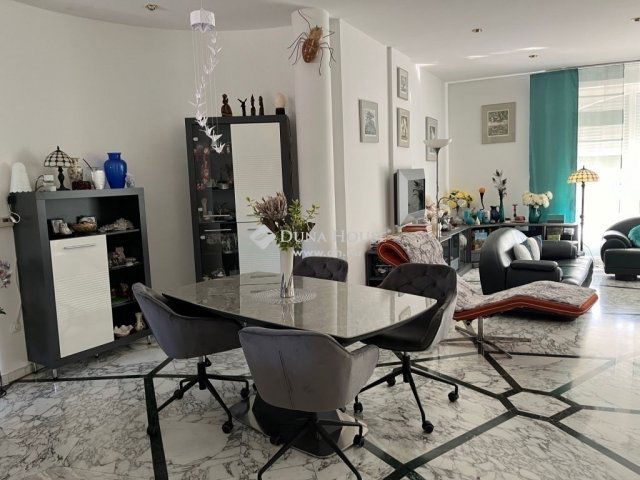 Eladó családi ház, Dabason 299 M Ft, 8 szobás