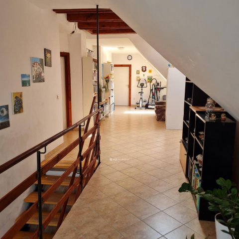 Eladó családi ház, Veszprémben 149.9 M Ft, 8+2 szobás