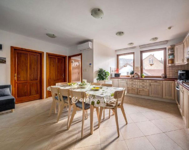 Eladó családi ház, Pilismaróton 248 M Ft, 7 szobás