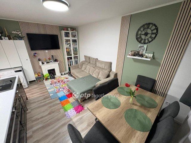 Eladó panellakás, Székesfehérvárott 55 M Ft, 2+1 szobás