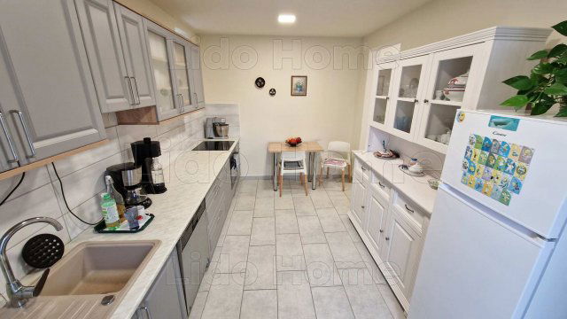 Eladó családi ház, Fertőszéplakon 84 M Ft, 10 szobás