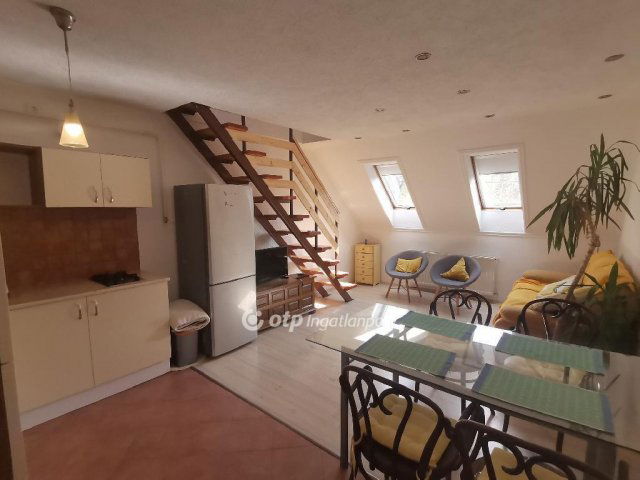 Eladó téglalakás, Gyulán 55 M Ft, 2+2 szobás