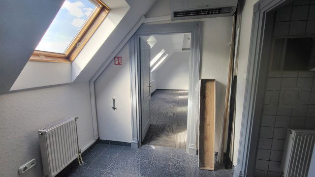 Kiadó iroda, Egerben 80 E Ft / hó, 1 szobás