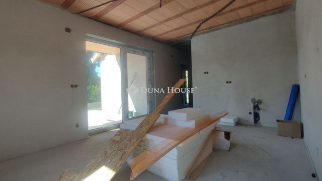 Eladó nyaraló, Balatonkeresztúron 86 M Ft, 4 szobás