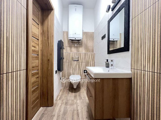 Eladó téglalakás, Budapesten, VI. kerületben 51 M Ft, 1 szobás