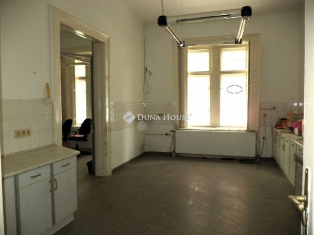 Eladó téglalakás, Budapesten, VIII. kerületben 88.7 M Ft