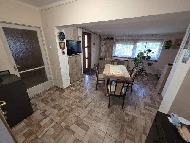 Eladó családi ház, Székesfehérvárott 56 M Ft, 2 szobás