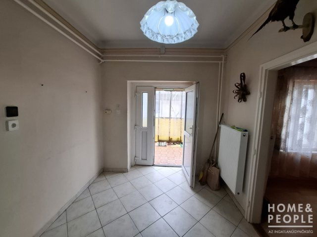 Eladó családi ház, Szegeden 60 M Ft, 3 szobás