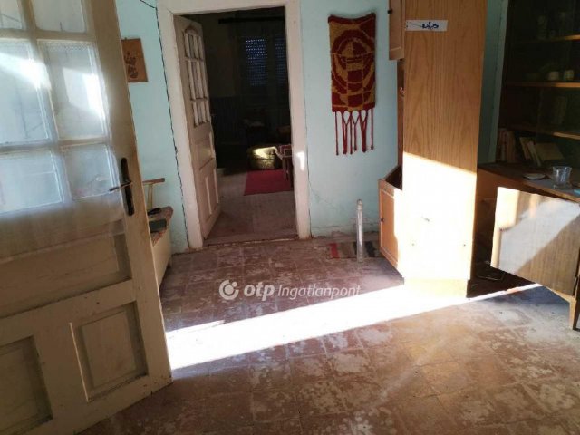 Eladó családi ház, Csőszön 12 M Ft, 2 szobás