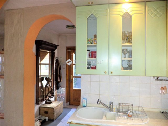 Eladó családi ház, Sukorón 95.25 M Ft, 5 szobás