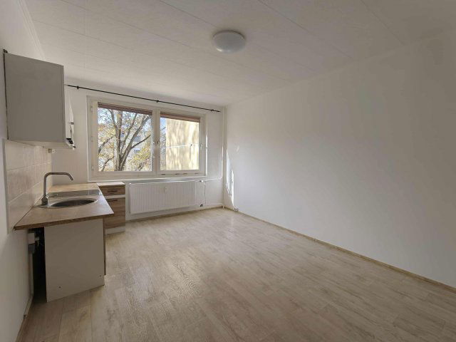 Kiadó panellakás, albérlet, Esztergomban 180 E Ft / hó