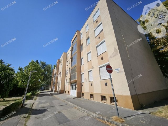 Eladó téglalakás, Kecskeméten 39.9 M Ft, 2 szobás