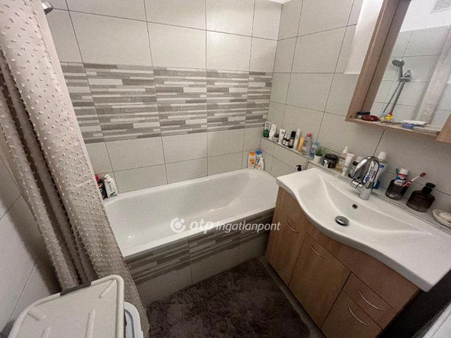 Eladó téglalakás, Mosonmagyaróváron 59.9 M Ft, 1+2 szobás