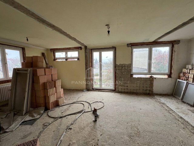 Eladó családi ház, Ajkán 57 M Ft, 4 szobás