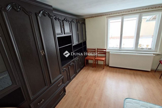 Eladó családi ház, Kiskunfélegyházán 31.99 M Ft, 1 szobás