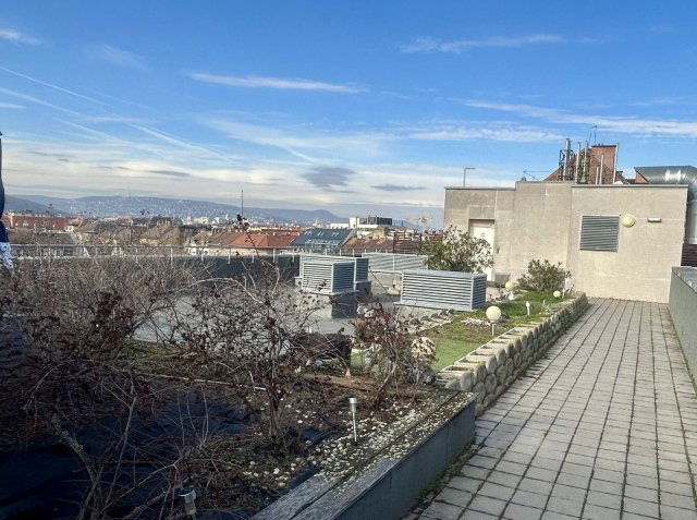 Eladó téglalakás, Budapesten, VIII. kerületben 155 M Ft