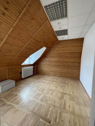Kiadó iroda, Győrött, Március 15. utcában 63 E Ft / hó
