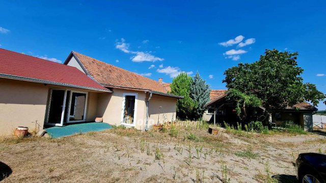 Eladó mezogazdasagi ingatlan, Kiskőrösön 48.9 M Ft, 4 szobás