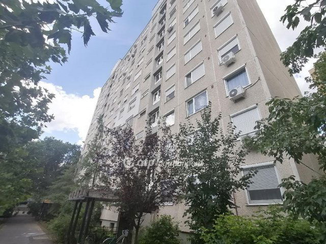Eladó panellakás, Debrecenben 62.9 M Ft, 3 szobás