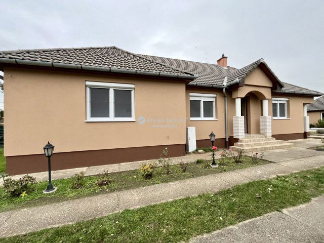 Eladó családi ház, Nyíregyházán 89.9 M Ft, 3 szobás