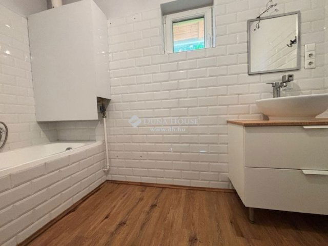 Eladó téglalakás, Üllőn 89.5 M Ft, 2+2 szobás