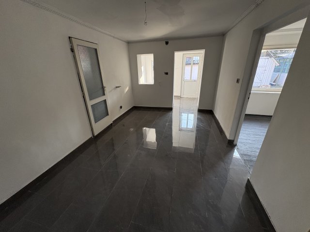 Eladó családi ház, Esztergomban 19.9 M Ft, 1 szobás