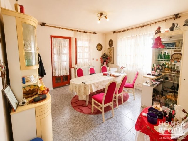 Eladó családi ház, Pusztaszeren 89.9 M Ft, 6+1 szobás