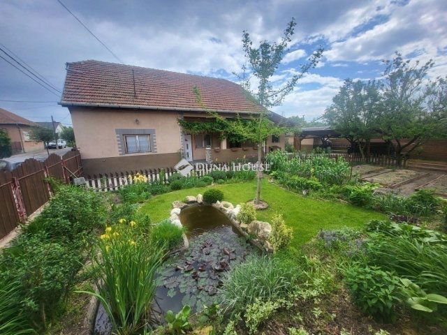 Eladó családi ház, Vecsésen 88 M Ft, 5 szobás