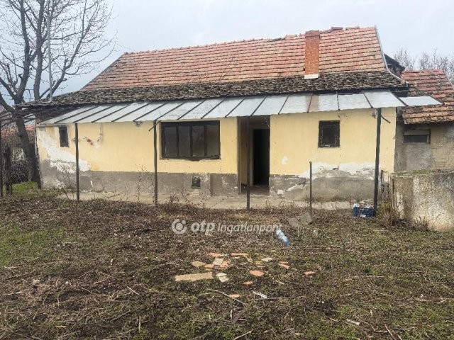 Eladó családi ház, Orosházán 3.3 M Ft, 2+1 szobás