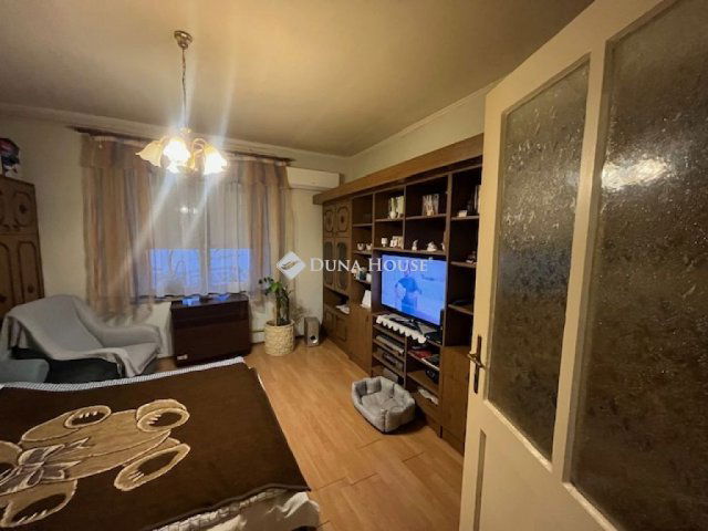 Eladó téglalakás, Pécsett 29.9 M Ft, 1 szobás