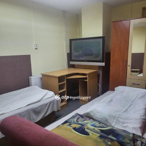 Eladó családi ház, Mikepércsen 550 M Ft, 35+5 szobás