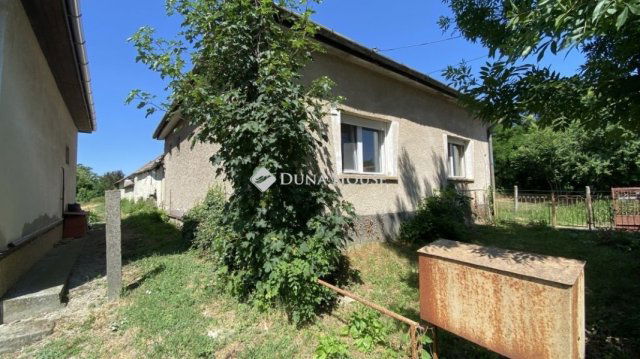 Eladó családi ház, Szigetbecsén 33.8 M Ft, 2 szobás