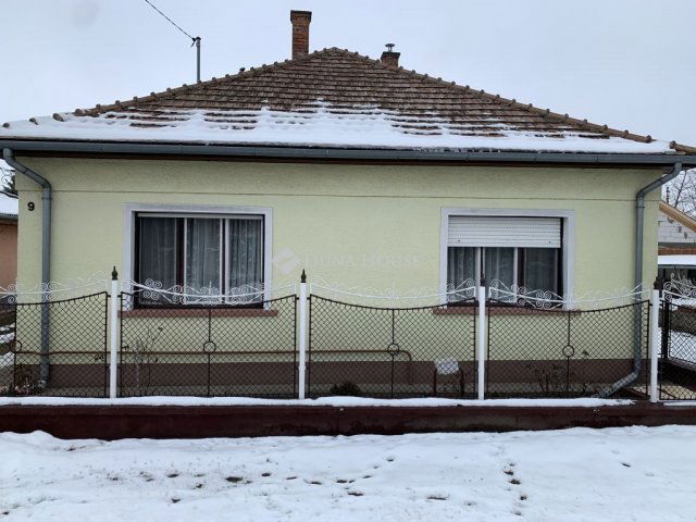 Eladó családi ház, Táborfalván 49 M Ft, 3 szobás