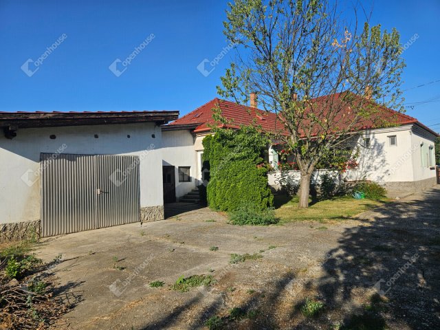 Eladó családi ház, Máriakálnokon 105 M Ft, 3 szobás