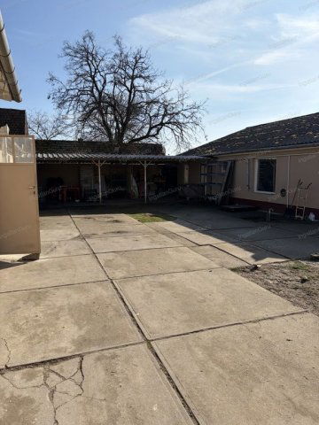 Eladó üzlethelyiség, Ágasegyházán 149.9 M Ft