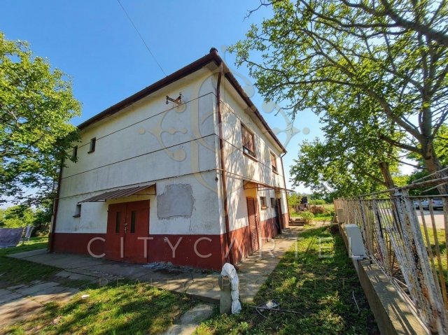 Eladó családi ház, Solton 42 M Ft, 4+1 szobás