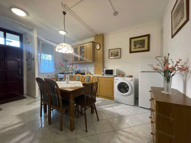 Eladó családi ház, Szolnokon 36 M Ft, 3 szobás