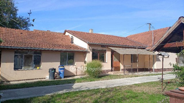 Eladó családi ház, Nagybajomban 22.5 M Ft, 4 szobás