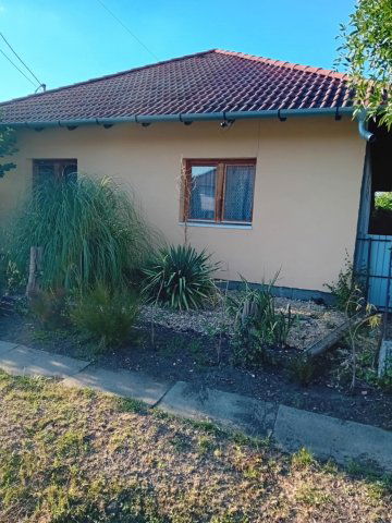 Eladó családi ház, Gyomaendrődön 37.5 M Ft, 5 szobás