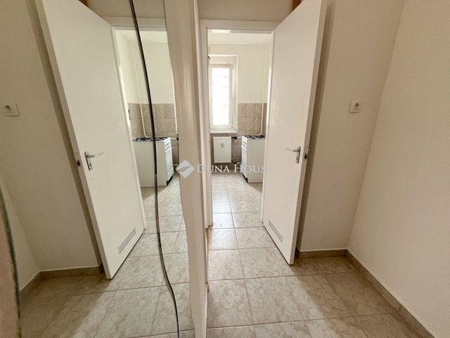 Eladó panellakás, Budapesten, XVIII. kerületben 49.99 M Ft