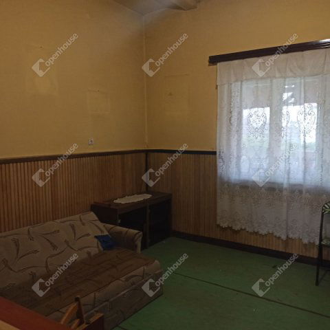 Eladó téglalakás, Szolnokon 9.2 M Ft, 2 szobás