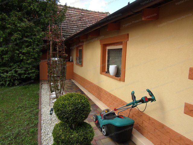 Eladó családi ház, Tapolcán 130 M Ft, 4 szobás