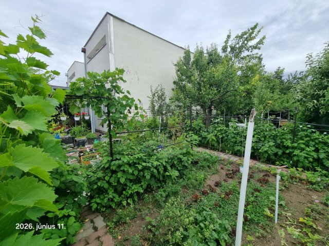 Eladó sorház, Balatonkenesén 86 M Ft, 4 szobás