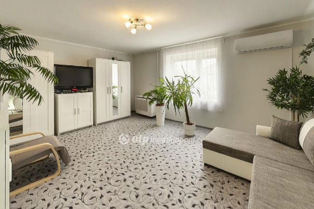 Eladó családi ház, Fegyverneken 19 M Ft, 1 szobás